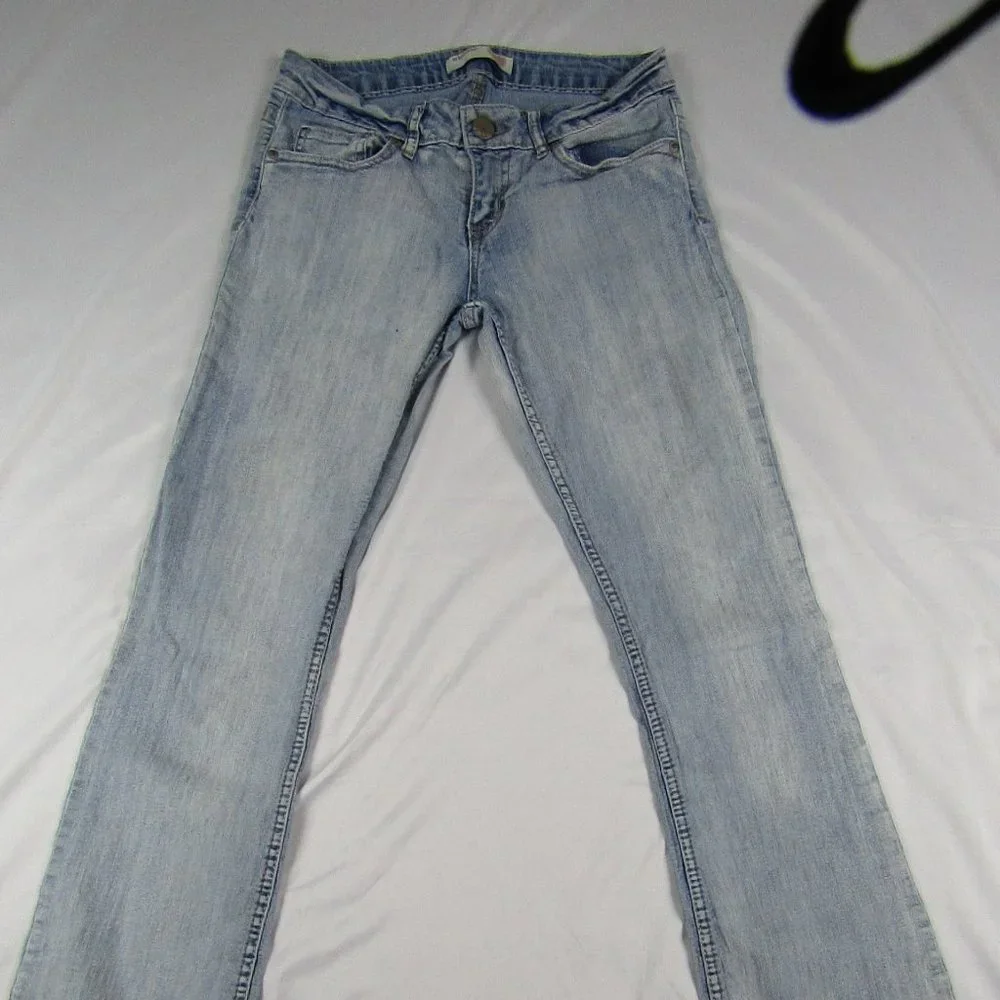 Women's | No Boundaries | Stretchy | Flared Jeans | Size 7 - Picture 3 of 6